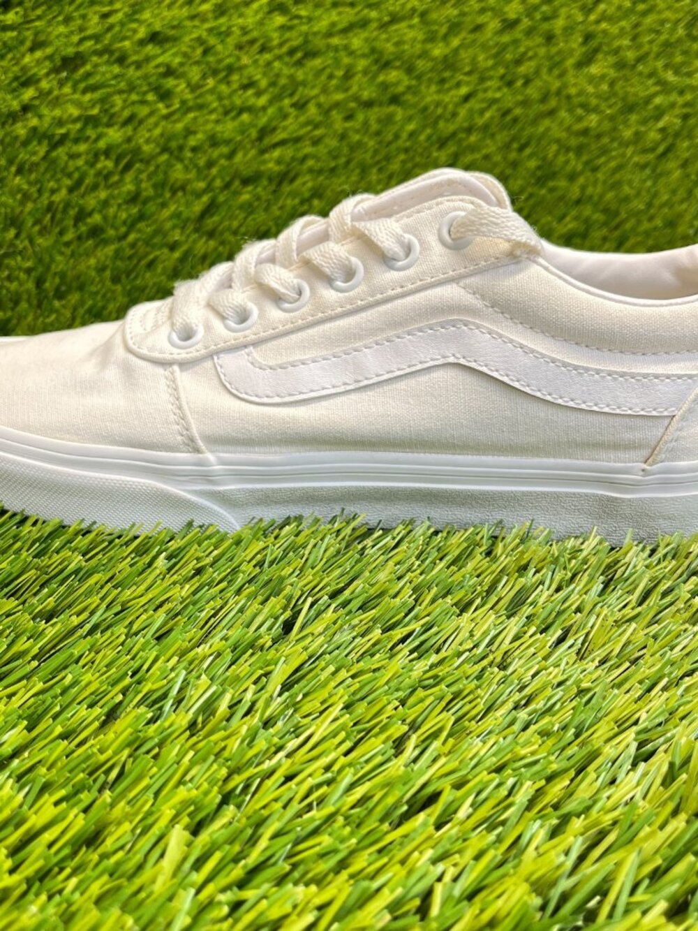 Vans Old Skool Low Womens Size 7.5 White Athletic Skateboard Shoes Sneakers - Picture 2 of 10